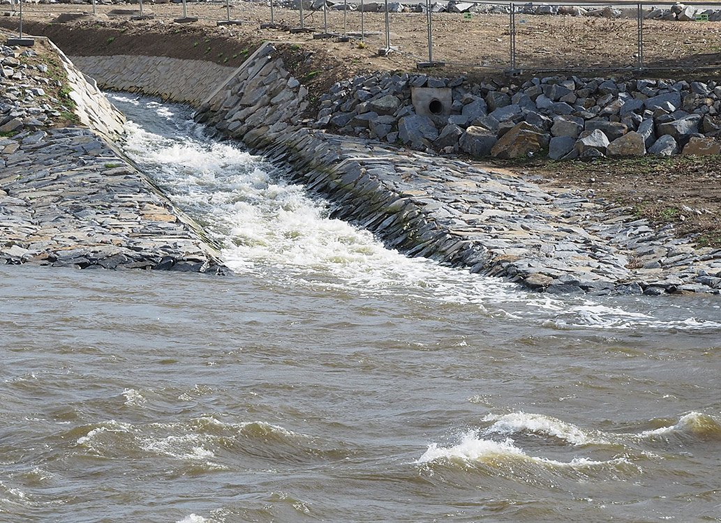 /Odtok z kanalizační čističky. /Odtok z kanalizační čističky.