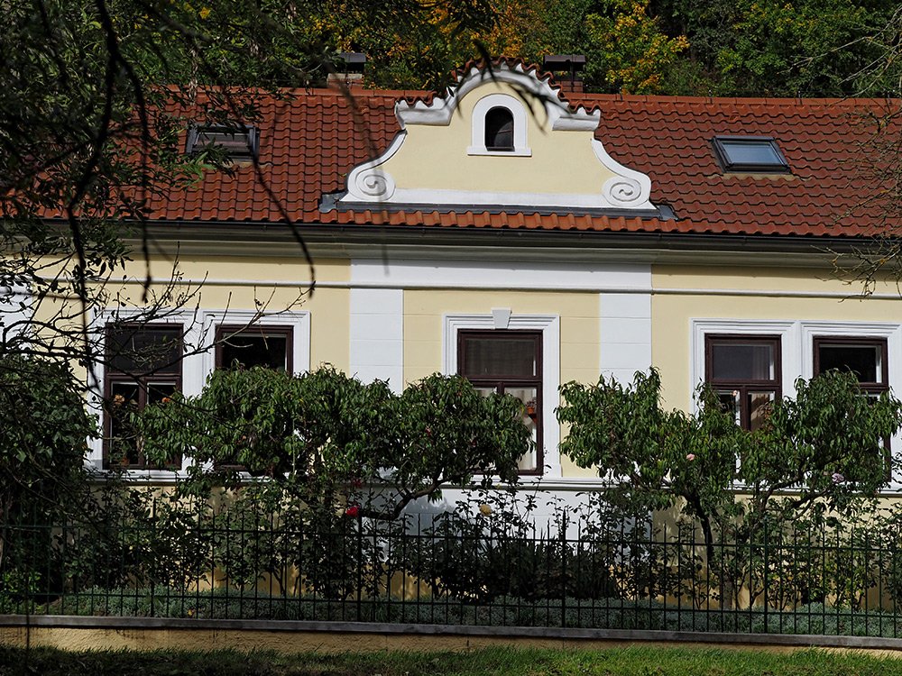 /Domek ve starší zástavbě.